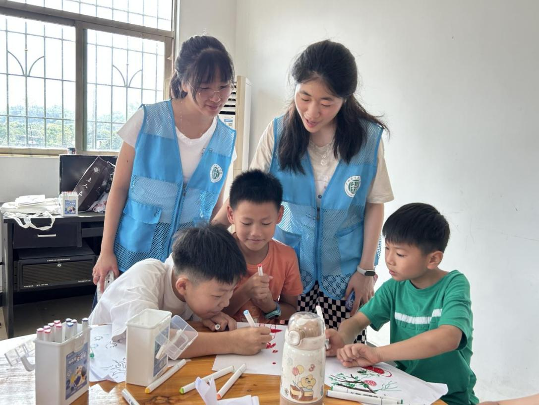 聋健融合“北斗九星”突击队：青春画笔绘就乡村素质教育新画卷2.png