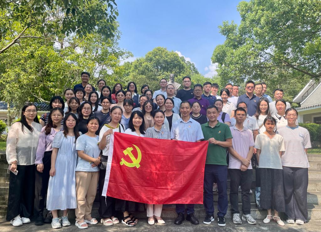 数字商贸学院党总支开展参观清献园党日活动6.jpg 数字商贸学院党总支开展参观清献园党日活动6.jpg