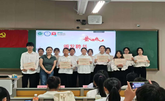 数字商贸学院学生党支部党员服务站换届大会圆满举行4.png
