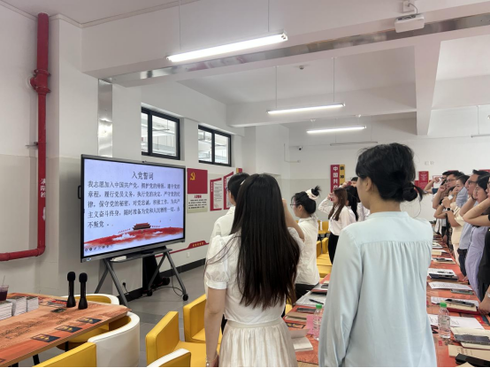 党性铸魂启新程,殷切寄语映初心——数字商贸学院学生党支部召开支部党员大会暨毕业生党员离校教育4.png 党性铸魂启新程,殷切寄语映初心——数字商贸学院学生党支部召开支部党员大会暨毕业生党员离校教育4.png