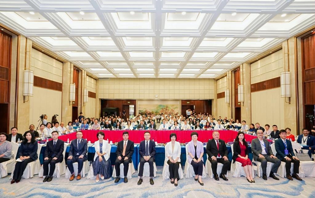 联盟搭台、职教赋能，开创高质量职业教育国际化新局面——广州国际友城高职联盟校长圆桌交流活动成功举办1.jpg