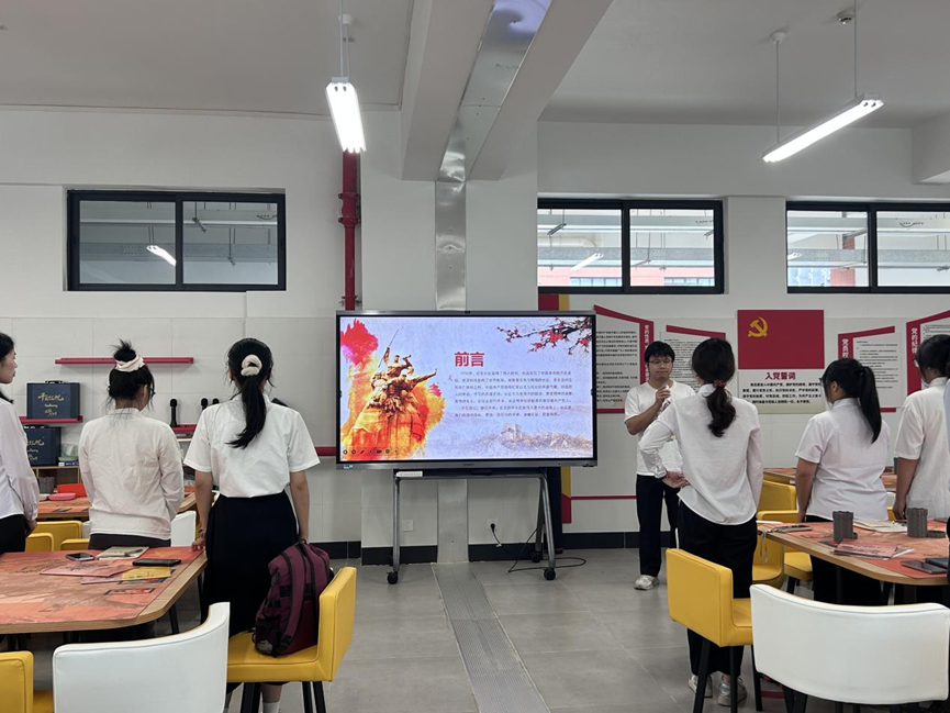 重温长征路，共铸红色魂 ——数字商贸学院学生党支部开展长征沙盘体验主题党日活动1.png