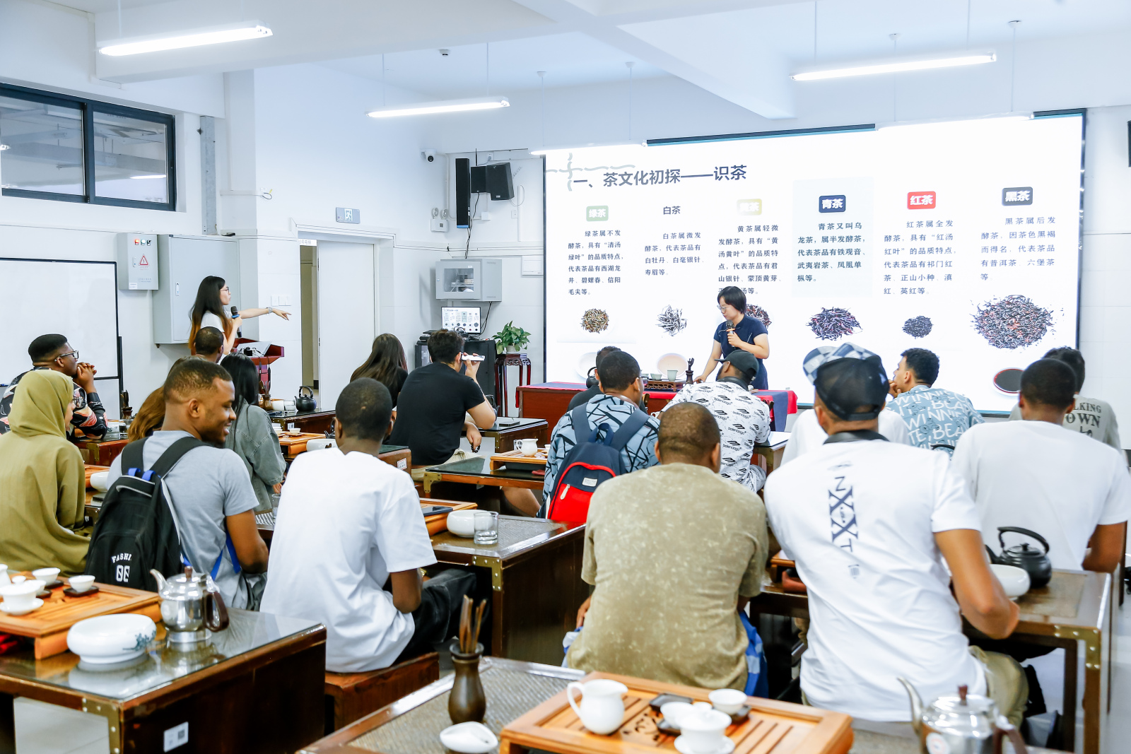 我校马克思主义学院携手广东技术师范大学国际教育学院共探中华优秀传统文化国际传播路径3.jpg 我校马克思主义学院携手广东技术师范大学国际教育学院共探中华优秀传统文化国际传播路径3.jpg