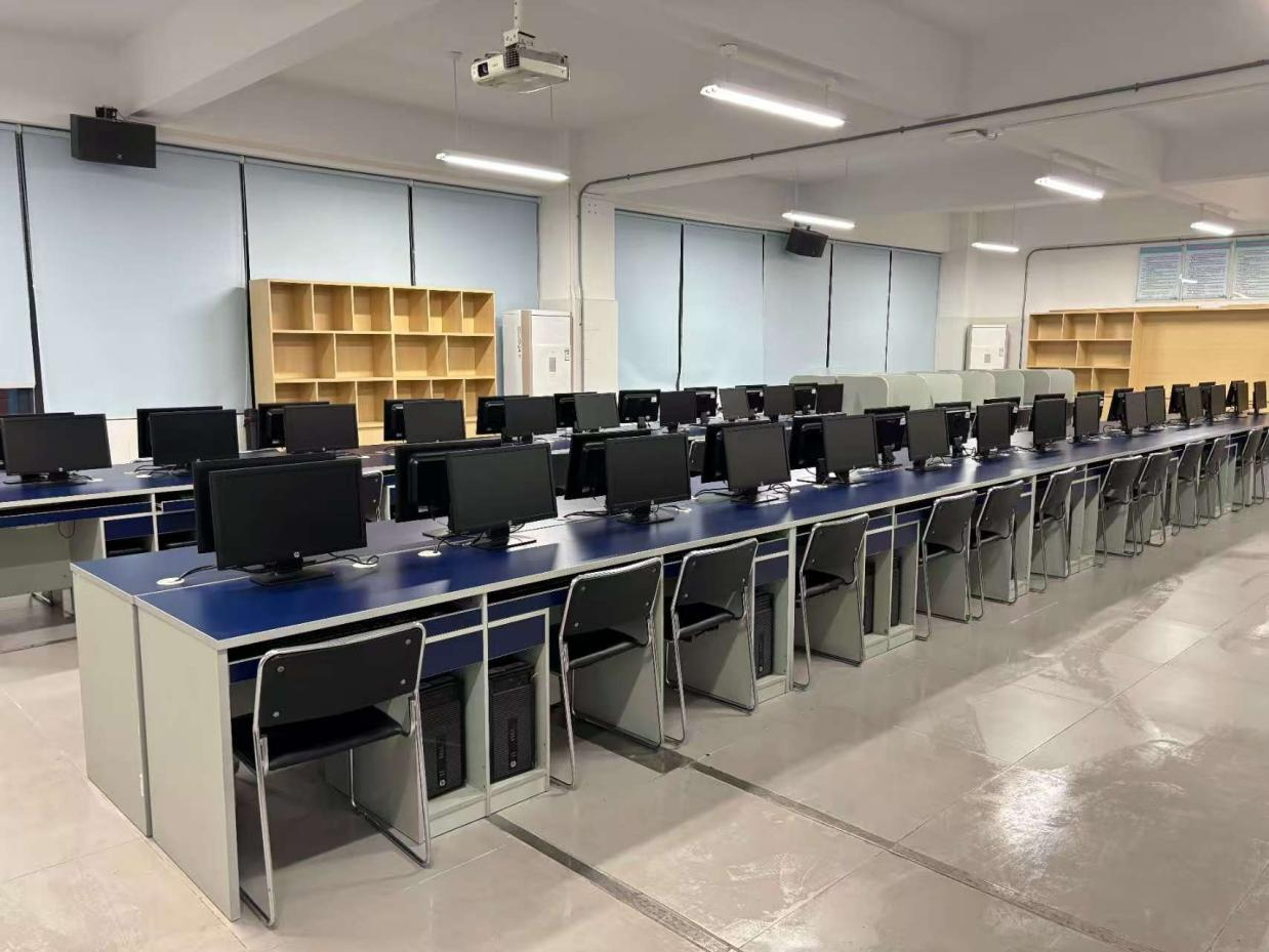 劳动淬炼青春，服务彰显本色 ——数字商贸学院开展爱国卫生运动9.png