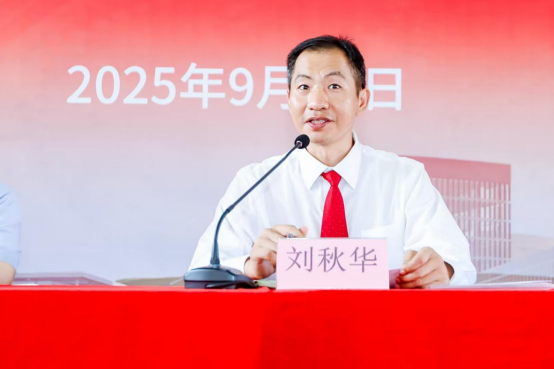 数字商贸学院2025级新生入学教育暨“思政第一课”圆满举行6.png 数字商贸学院2025级新生入学教育暨“思政第一课”圆满举行6.png