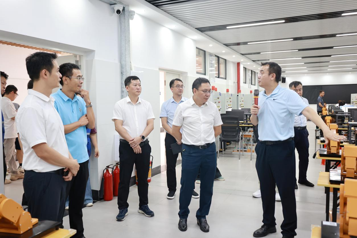 韩山师范学院领导到我校开展调研交流2.png 韩山师范学院领导到我校开展调研交流2.png