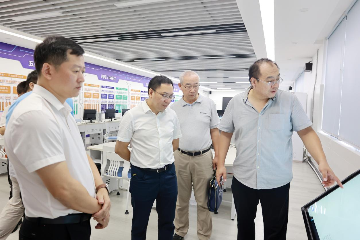 韩山师范学院领导到我校开展调研交流3.png 韩山师范学院领导到我校开展调研交流3.png