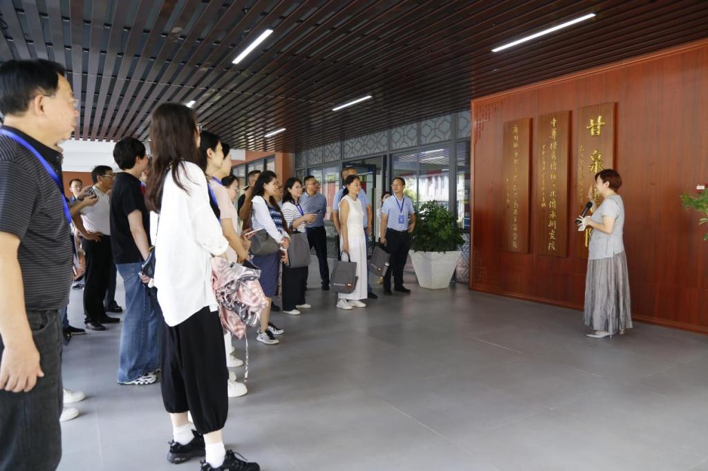 湖南省高职“双高计划”建设能力提升专题研修班（国培）来访交流2.png