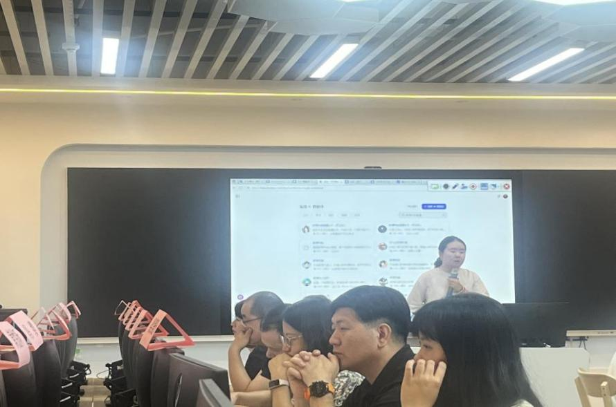 校企联动·智启未来 ——数字商贸学院举办AI智能体应用培训1.png