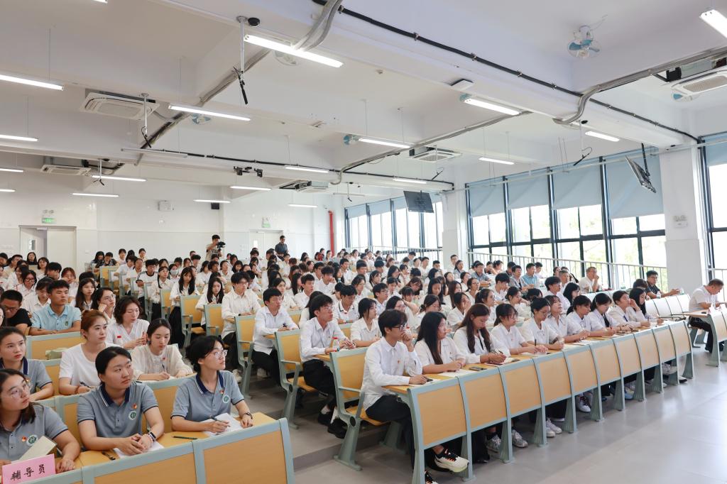 李铭辉讲授2025年秋季开学“思政第一课”3.jpg 李铭辉讲授2025年秋季开学“思政第一课”3.jpg