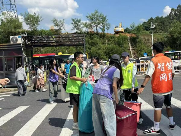 迎新聚力乘风起,携手赋能启新篇 ——数字商贸学院2025级迎新工作圆满完成7.png 迎新聚力乘风起,携手赋能启新篇 ——数字商贸学院2025级迎新工作圆满完成7.png
