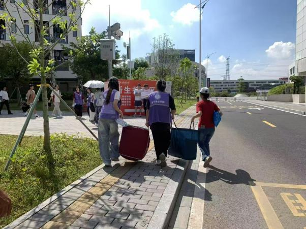 迎新聚力乘风起,携手赋能启新篇 ——数字商贸学院2025级迎新工作圆满完成8.png 迎新聚力乘风起,携手赋能启新篇 ——数字商贸学院2025级迎新工作圆满完成8.png