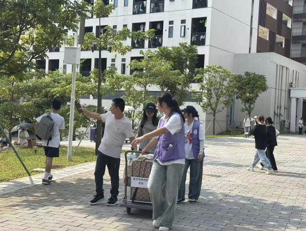 迎新聚力乘风起,携手赋能启新篇 ——数字商贸学院2025级迎新工作圆满完成10.png 迎新聚力乘风起,携手赋能启新篇 ——数字商贸学院2025级迎新工作圆满完成10.png