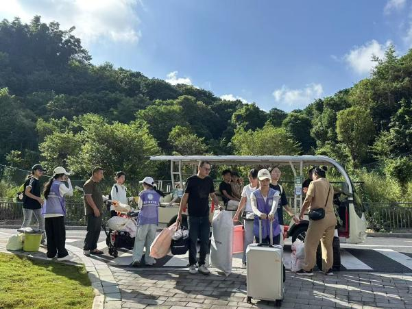 迎新聚力乘风起,携手赋能启新篇 ——数字商贸学院2025级迎新工作圆满完成11.png 迎新聚力乘风起,携手赋能启新篇 ——数字商贸学院2025级迎新工作圆满完成11.png