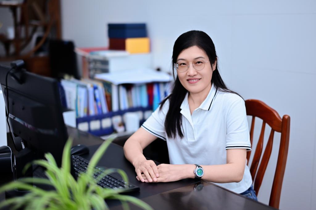 师者匠心 止于至善 ——我校两位教师荣膺2025 年“南粤优秀教师”“南粤优秀教育工作者”称号2.jpg
