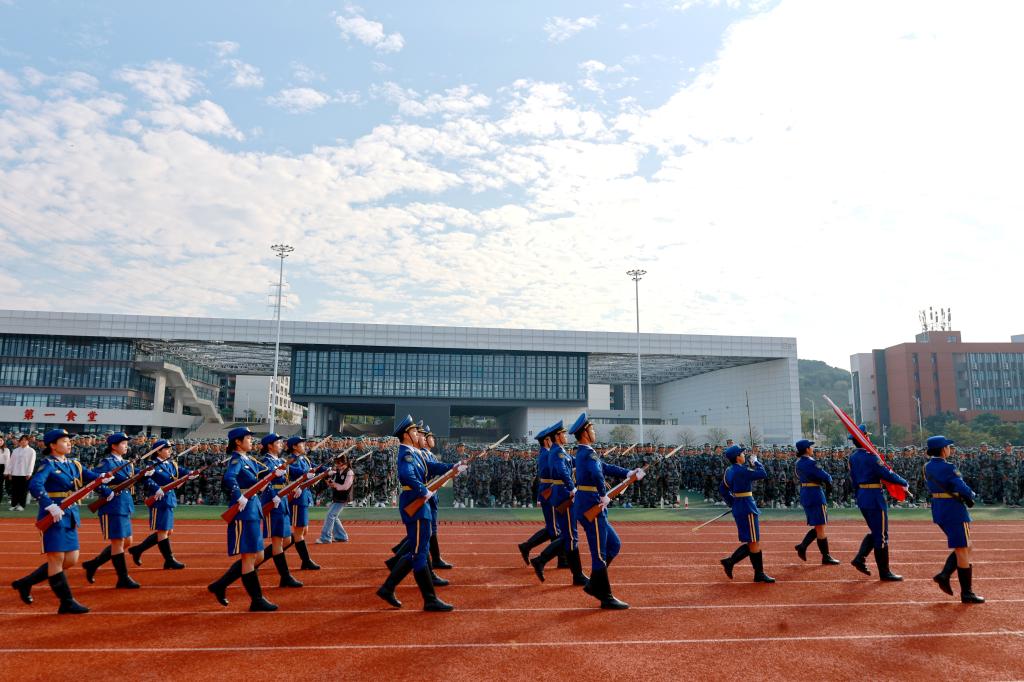 国旗引征途,全运砺少年!学校十月升旗仪式顺利举行2.jpg 国旗引征途,全运砺少年!学校十月升旗仪式顺利举行2.jpg