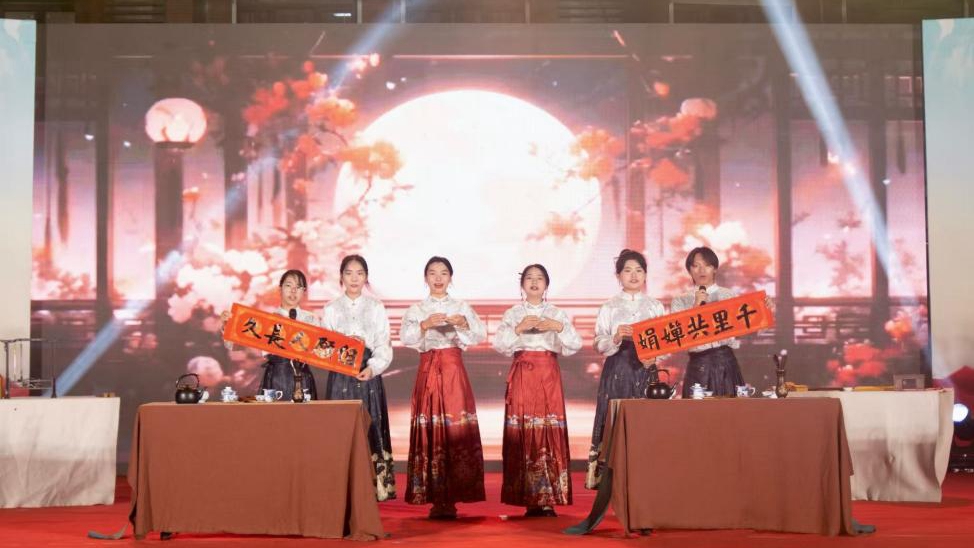 我校成功举办“迎国庆?贺中秋”朱村大舞台专场活动2.jpg 我校成功举办“迎国庆?贺中秋”朱村大舞台专场活动2.jpg