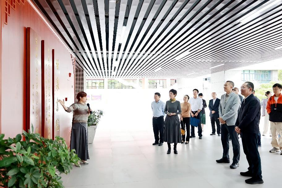 海南省教育厅领导带队到我校调研2.png 海南省教育厅领导带队到我校调研2.png