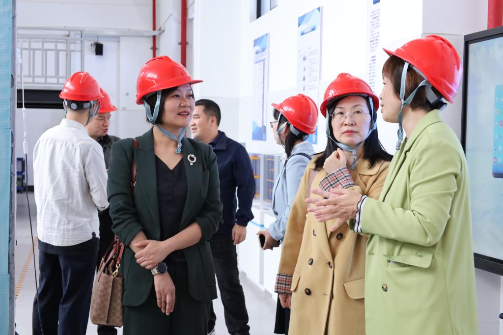 湖南女子学院来我校开展调研交流2.jpg 湖南女子学院来我校开展调研交流2.jpg