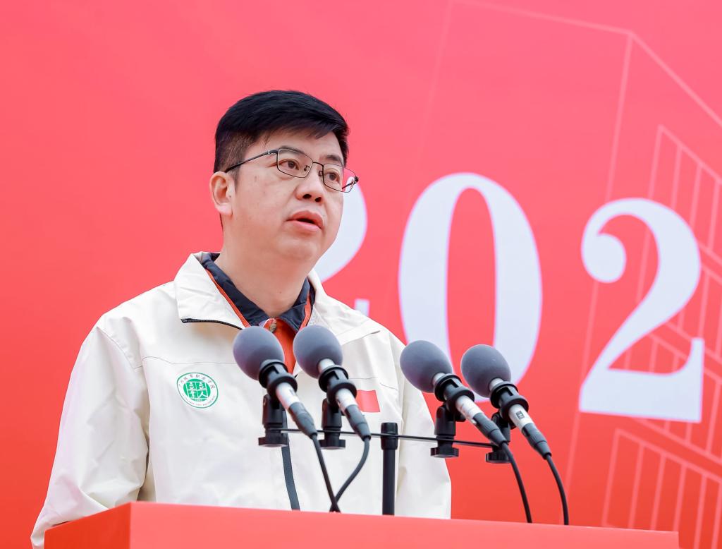 青春砺剑,旗扬广城——学校举行2025级新生军训动员大会3.jpg 青春砺剑,旗扬广城——学校举行2025级新生军训动员大会3.jpg