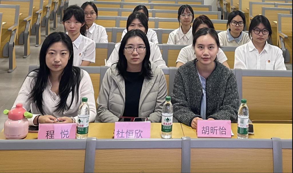 数字商贸学院党员服务站召开2025-2026学年第一学期全体大会6.jpg