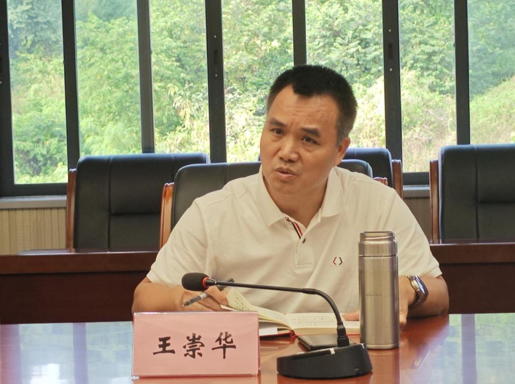 学校召开校园安全专题工作会2.png 学校召开校园安全专题工作会2.png