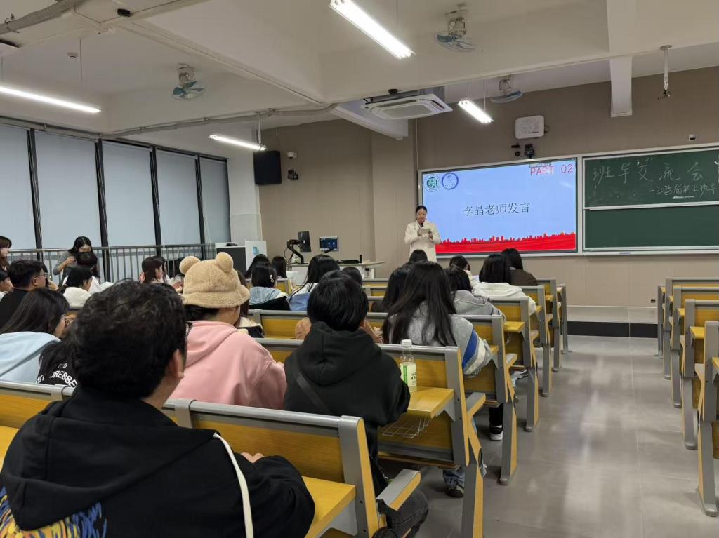 数字商贸学院顺利召开2025级班导工作交流会 1 (2).jpg