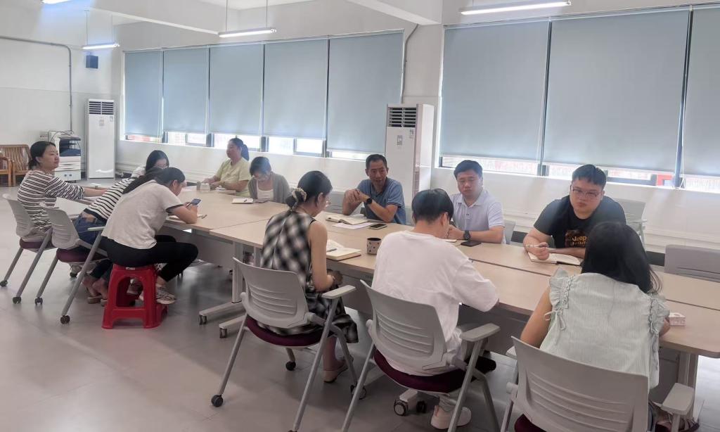 数字商贸学院召开10月份心理工作研判会议1.jpg 数字商贸学院召开10月份心理工作研判会议1.jpg