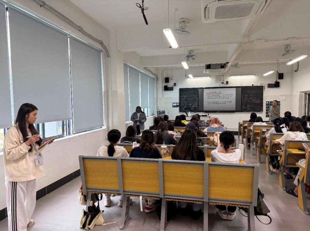 巡堂护学促规范,学风建设见实效——数字商贸学院团总支学生会开展巡堂工作1.jpg 巡堂护学促规范,学风建设见实效——数字商贸学院团总支学生会开展巡堂工作1.jpg