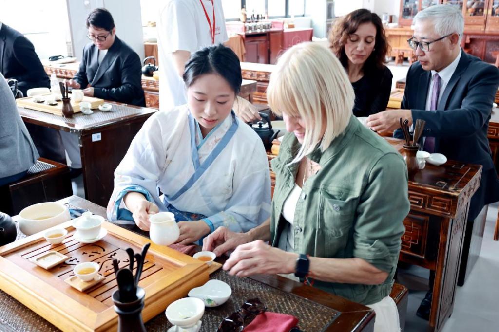 第一次来广州,第一次来高职院校交流,斯洛文尼亚教育工作者访华团走进我校5.png 第一次来广州,第一次来高职院校交流,斯洛文尼亚教育工作者访华团走进我校5.png