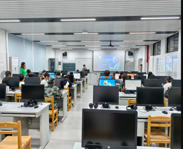 第八届 “工匠杯” 商用智能体赛项圆满落幕 数字商贸学院以赛赋能新商科AI技能提升1.png