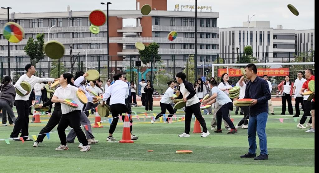 青春逐梦,赛场扬威 ——数字商贸学院荣获第十九届校运会团体总分第二名2.jpg 青春逐梦,赛场扬威 ——数字商贸学院荣获第十九届校运会团体总分第二名2.jpg
