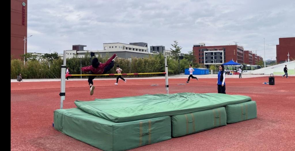 青春逐梦,赛场扬威 ——数字商贸学院荣获第十九届校运会团体总分第二名5.jpg 青春逐梦,赛场扬威 ——数字商贸学院荣获第十九届校运会团体总分第二名5.jpg