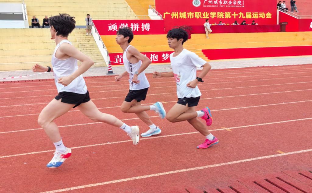 青春逐梦,赛场扬威 ——数字商贸学院荣获第十九届校运会团体总分第二名6.jpg 青春逐梦,赛场扬威 ——数字商贸学院荣获第十九届校运会团体总分第二名6.jpg