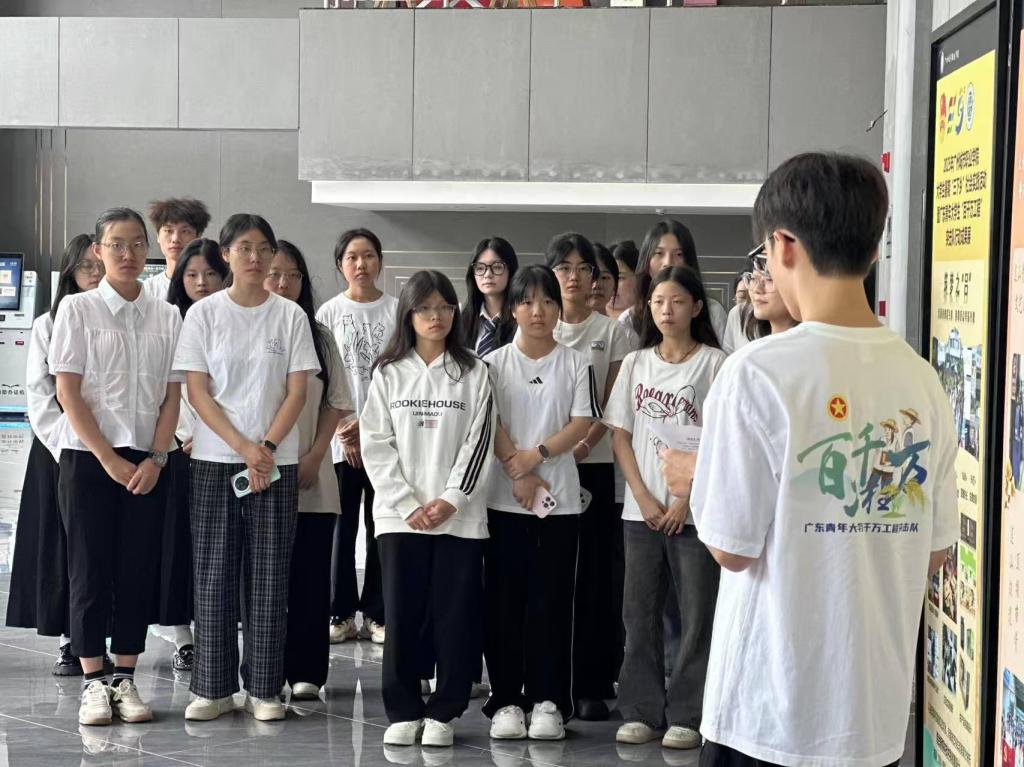 数字商贸学院 “实践归来话成长” 宣讲活动圆满举行2.jpg