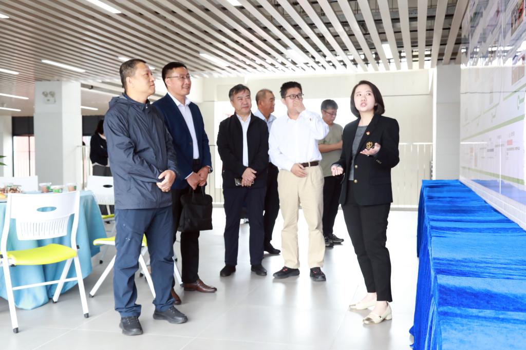 黑龙江省教育厅调研组到我校调研2.jpg 黑龙江省教育厅调研组到我校调研2.jpg