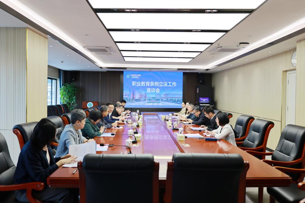 黑龙江省教育厅调研组到我校调研3.jpg 黑龙江省教育厅调研组到我校调研3.jpg