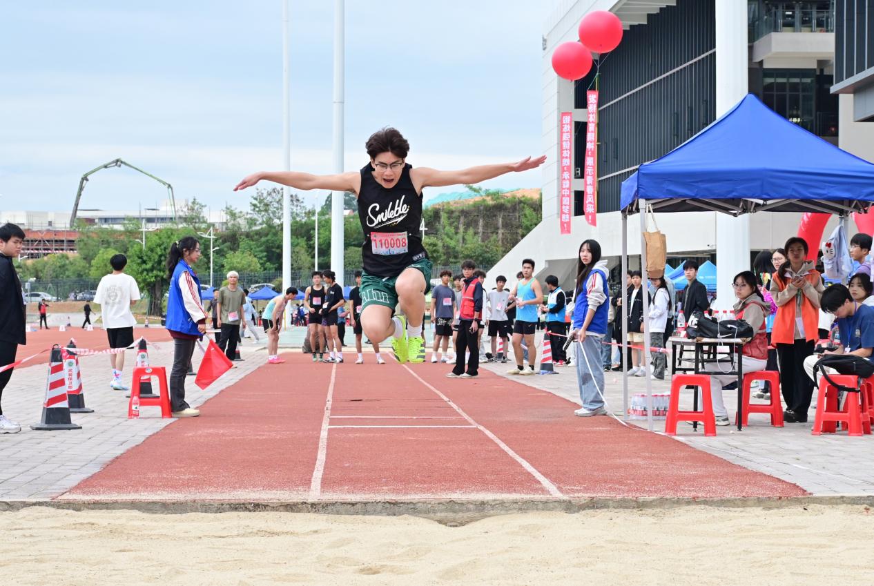 热烈奔赴十五运 深深厚植体育情——学校成功举办第十九届运动会9.jpg