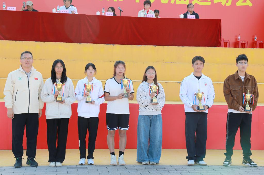 热烈奔赴十五运 深深厚植体育情——学校成功举办第十九届运动会15.jpg