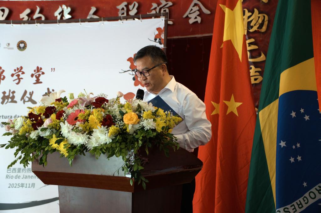 我校主办的“巴西红棉学堂”在里约热内卢揭牌2.jpg 我校主办的“巴西红棉学堂”在里约热内卢揭牌2.jpg