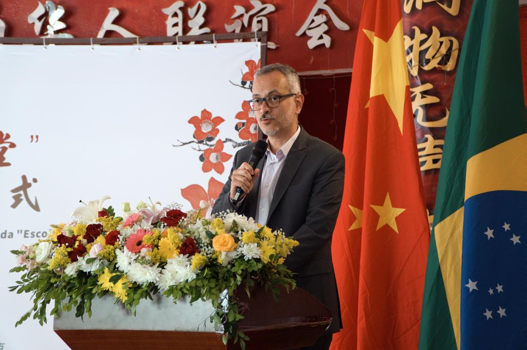 我校主办的“巴西红棉学堂”在里约热内卢揭牌3.jpg 我校主办的“巴西红棉学堂”在里约热内卢揭牌3.jpg