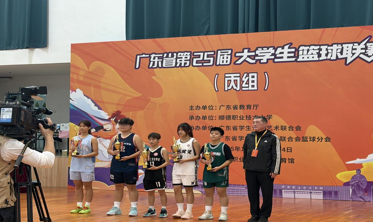 历史性突破！我校男篮勇夺省联赛亚军 女篮勇夺一等奖2.jpg