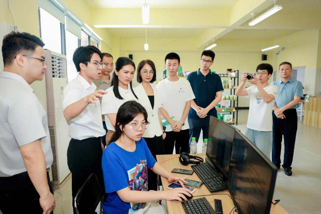 校地携手共探产教融合新路径,合力绘就乡村振兴新蓝图4.jpg 校地携手共探产教融合新路径,合力绘就乡村振兴新蓝图4.jpg