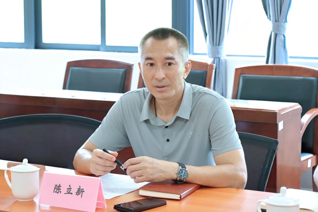 学校召开党外人士座谈会 共议专业优化调整2.jpg