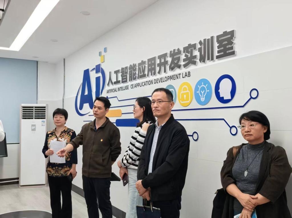 深化产教融合,赋能未来发展:上海虹口区产教联合体代表来访交流4.jpg 深化产教融合,赋能未来发展:上海虹口区产教联合体代表来访交流4.jpg