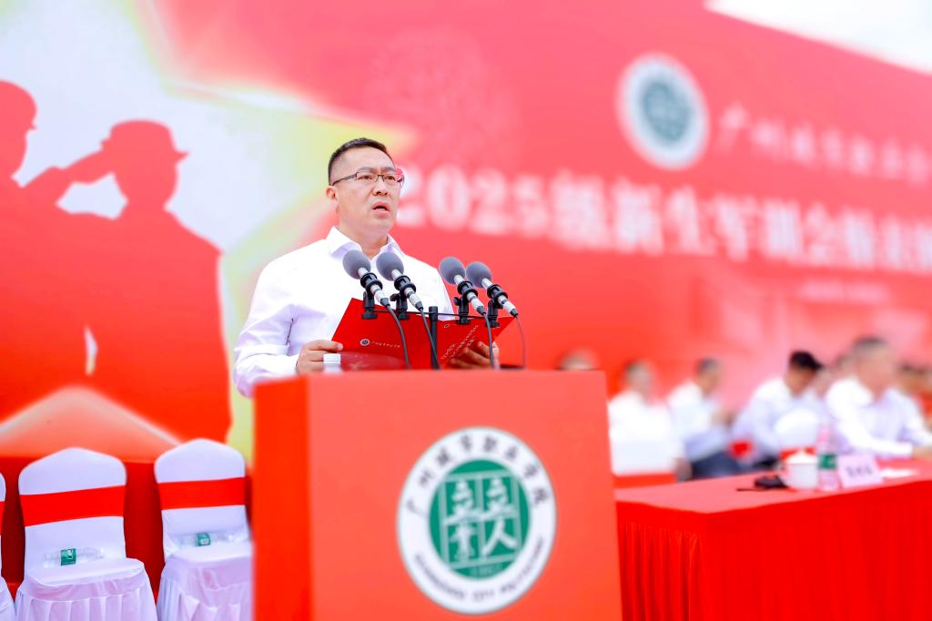 军训淬炼青春志 逐梦启航新征程——我校2025 级新生军训会操表演暨表彰大会圆满举行12.jpg