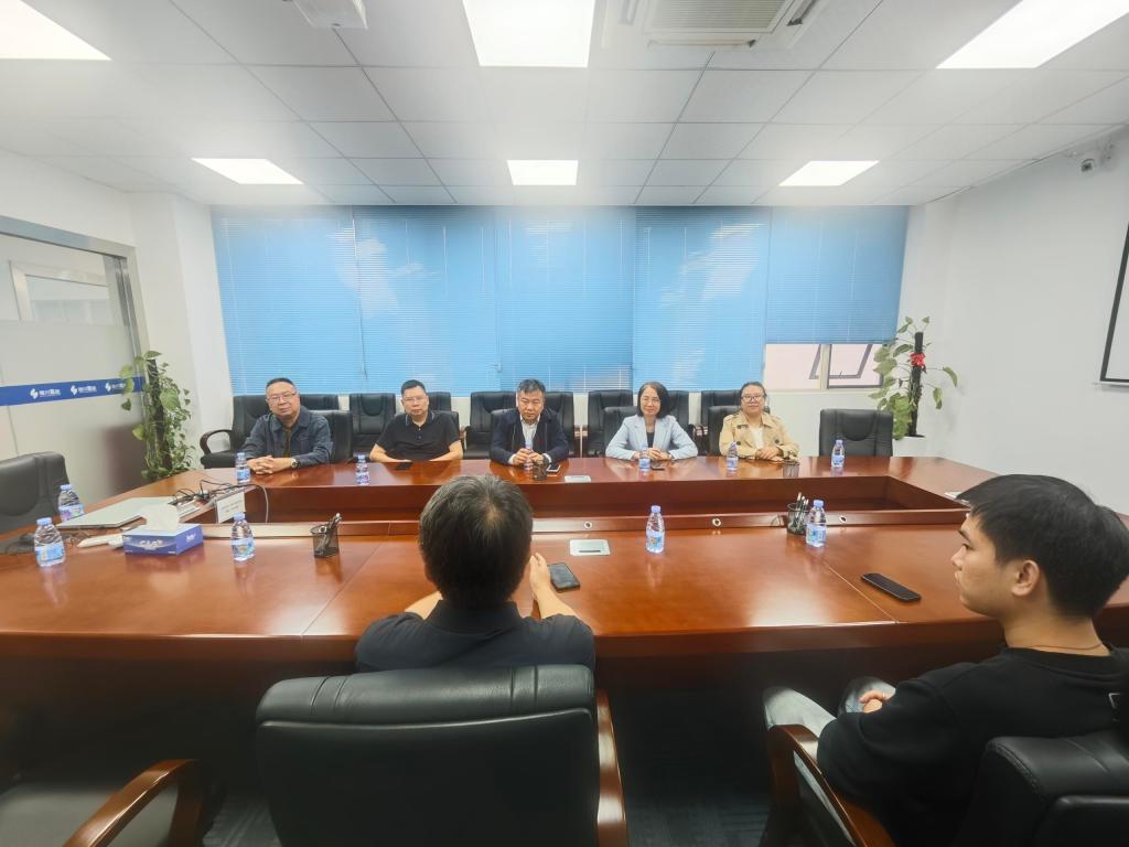 校领导带队赴广州叁零零贸易有限公司调研校企合作3.jpg